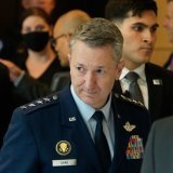 La réunion avec le général Dan Caine vise à trouver les "meilleures options pour un éventuel accord de paix en Ukraine", selon le Pentagone (archives). KEYSTONE/EPA/AARON SCHWARTZ